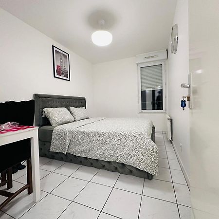 Sri-Indo Bobigny Paris Apartment Luaran gambar