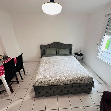 Sri-Indo Bobigny Paris Apartment Luaran gambar