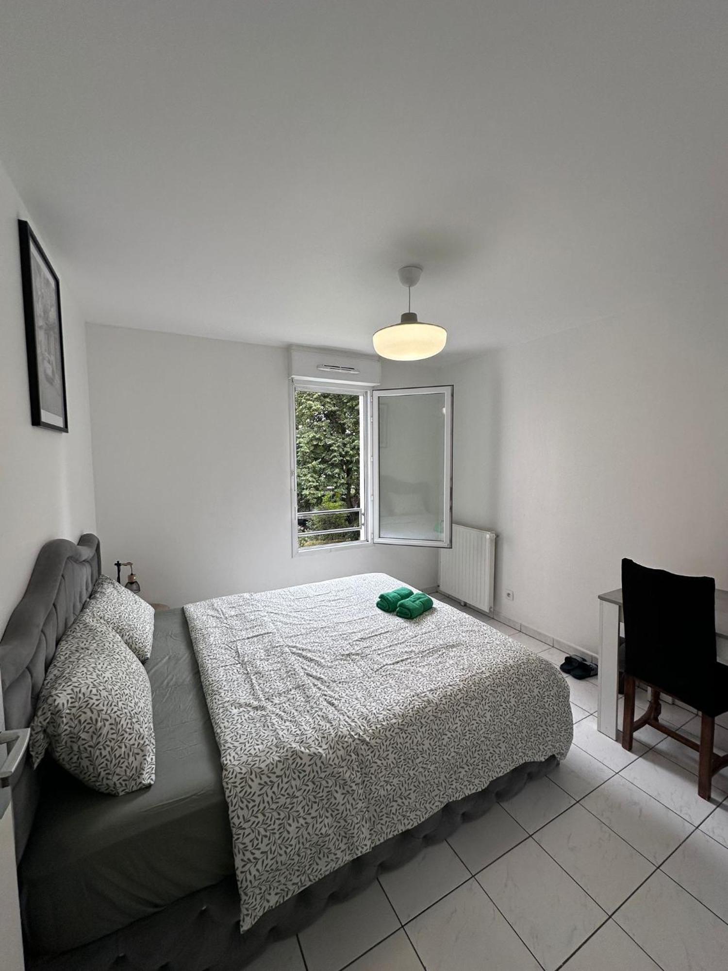Sri-Indo Bobigny Paris Apartment Luaran gambar