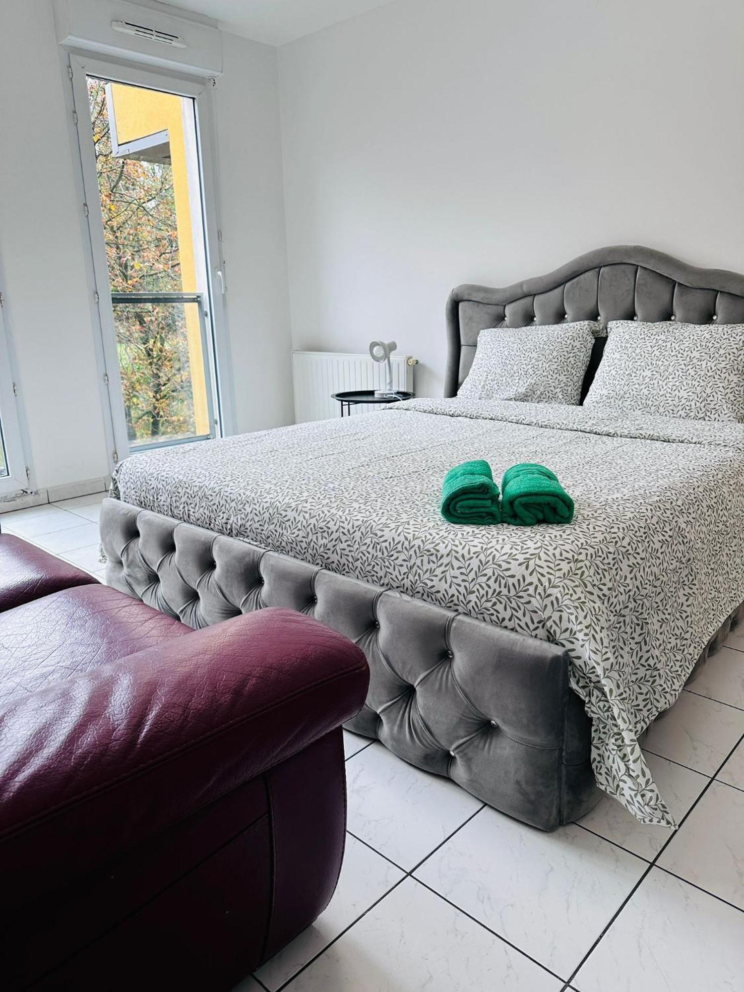 Sri-Indo Bobigny Paris Apartment Luaran gambar