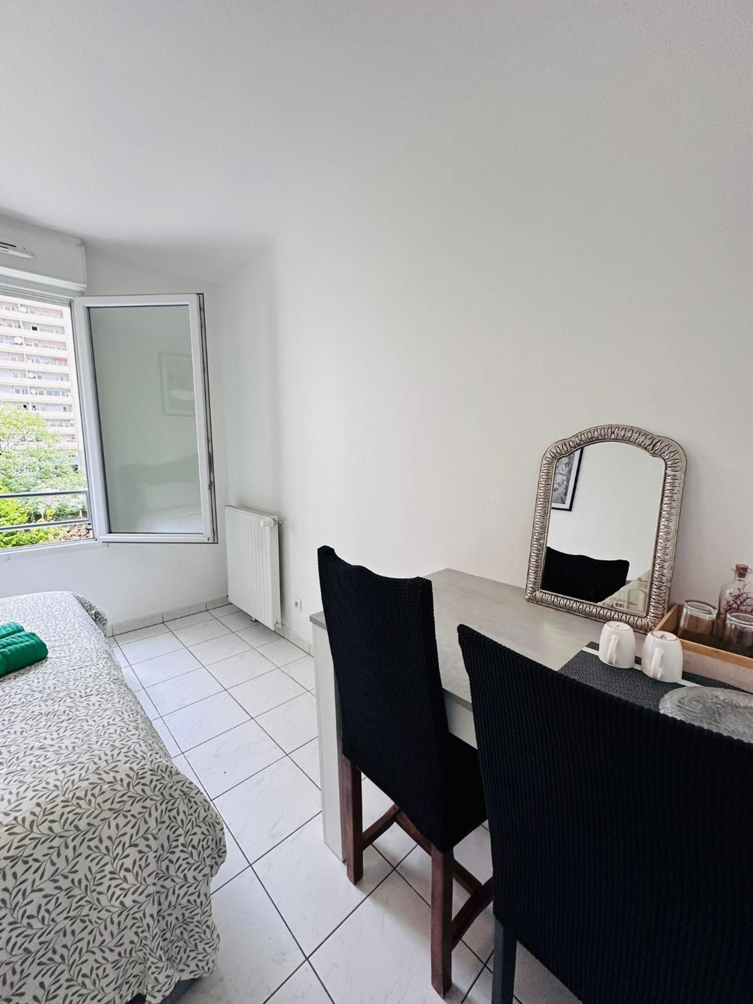 Sri-Indo Bobigny Paris Apartment Luaran gambar