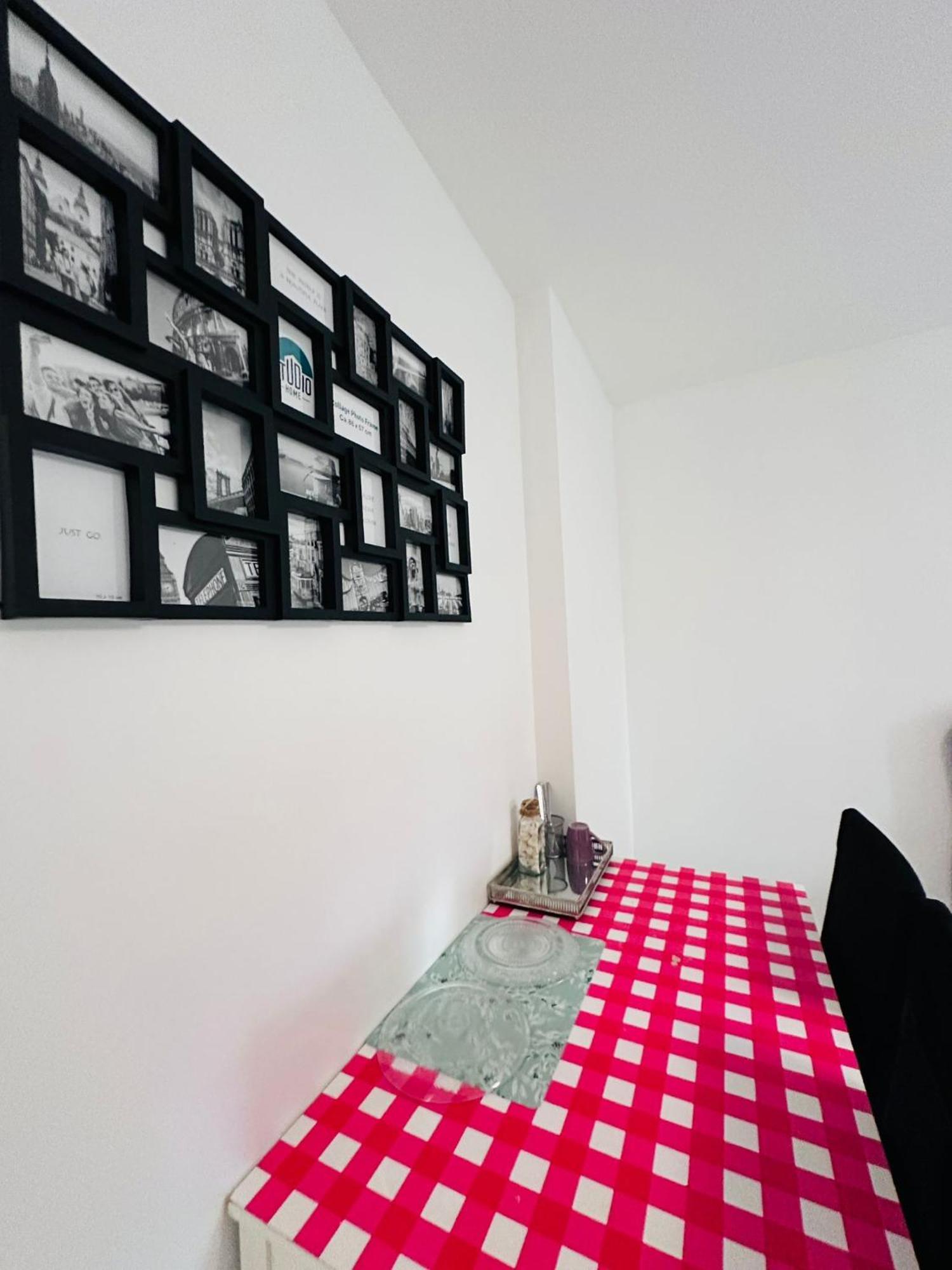 Sri-Indo Bobigny Paris Apartment Luaran gambar