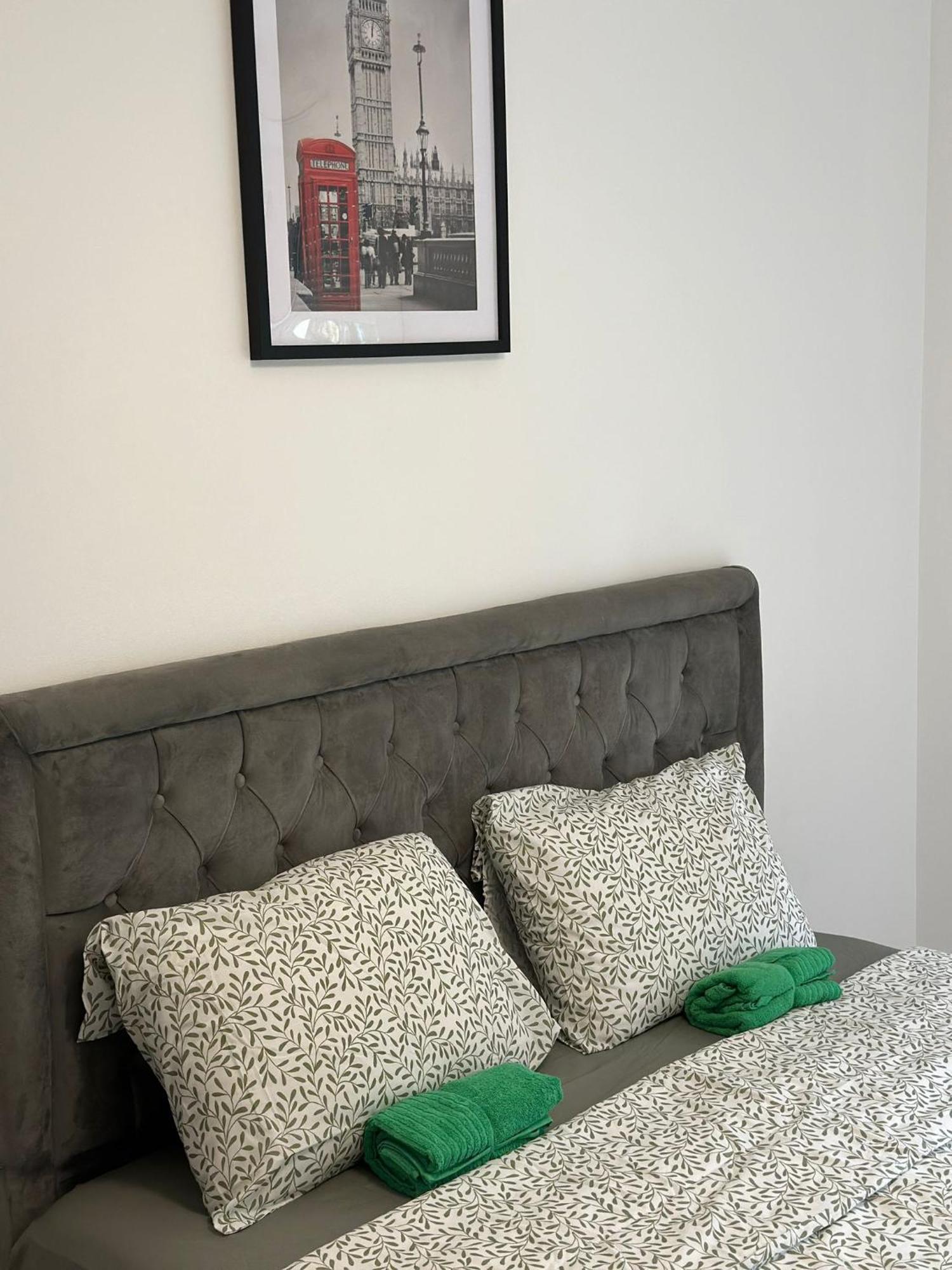Sri-Indo Bobigny Paris Apartment Luaran gambar