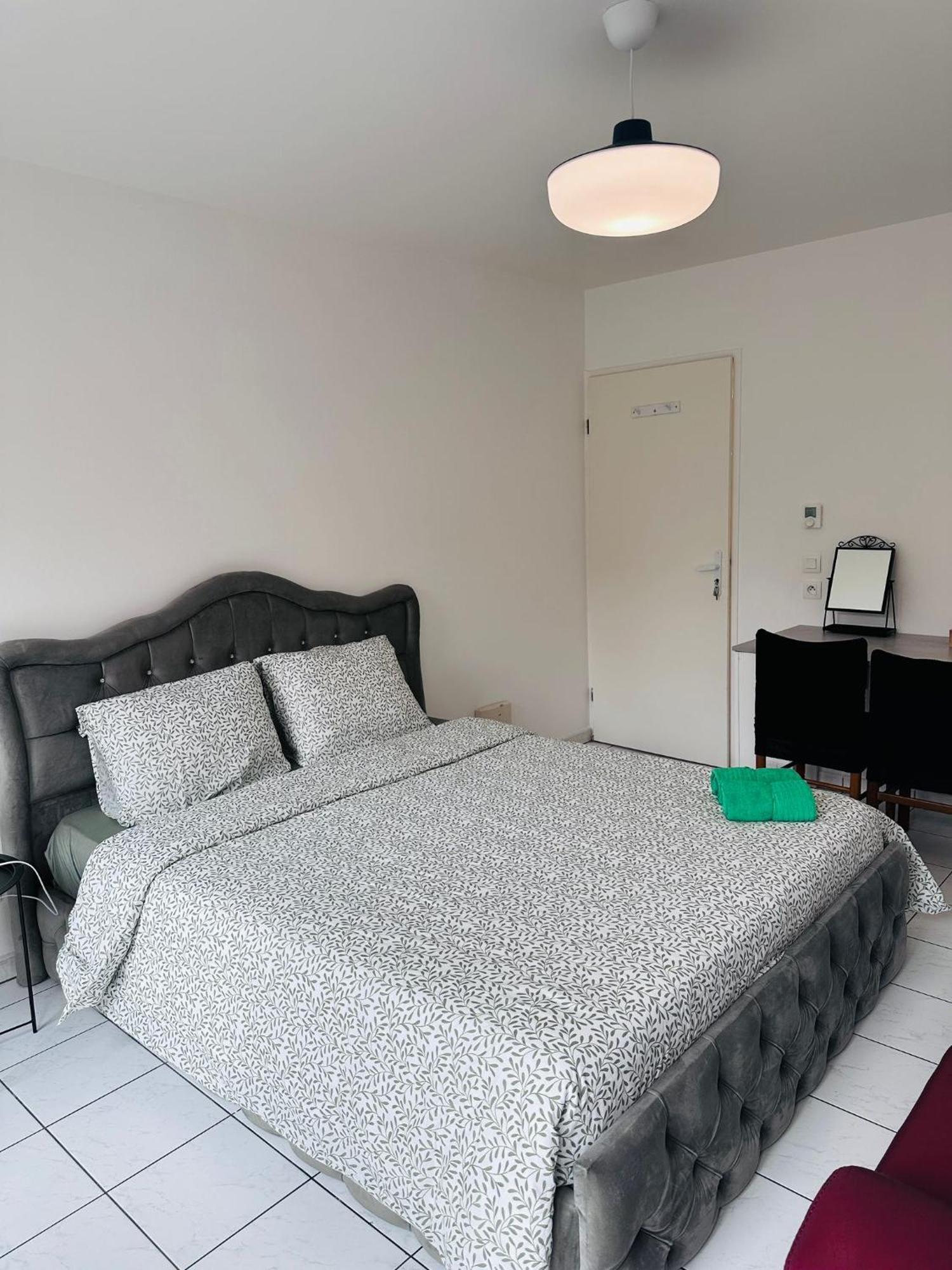 Sri-Indo Bobigny Paris Apartment Luaran gambar