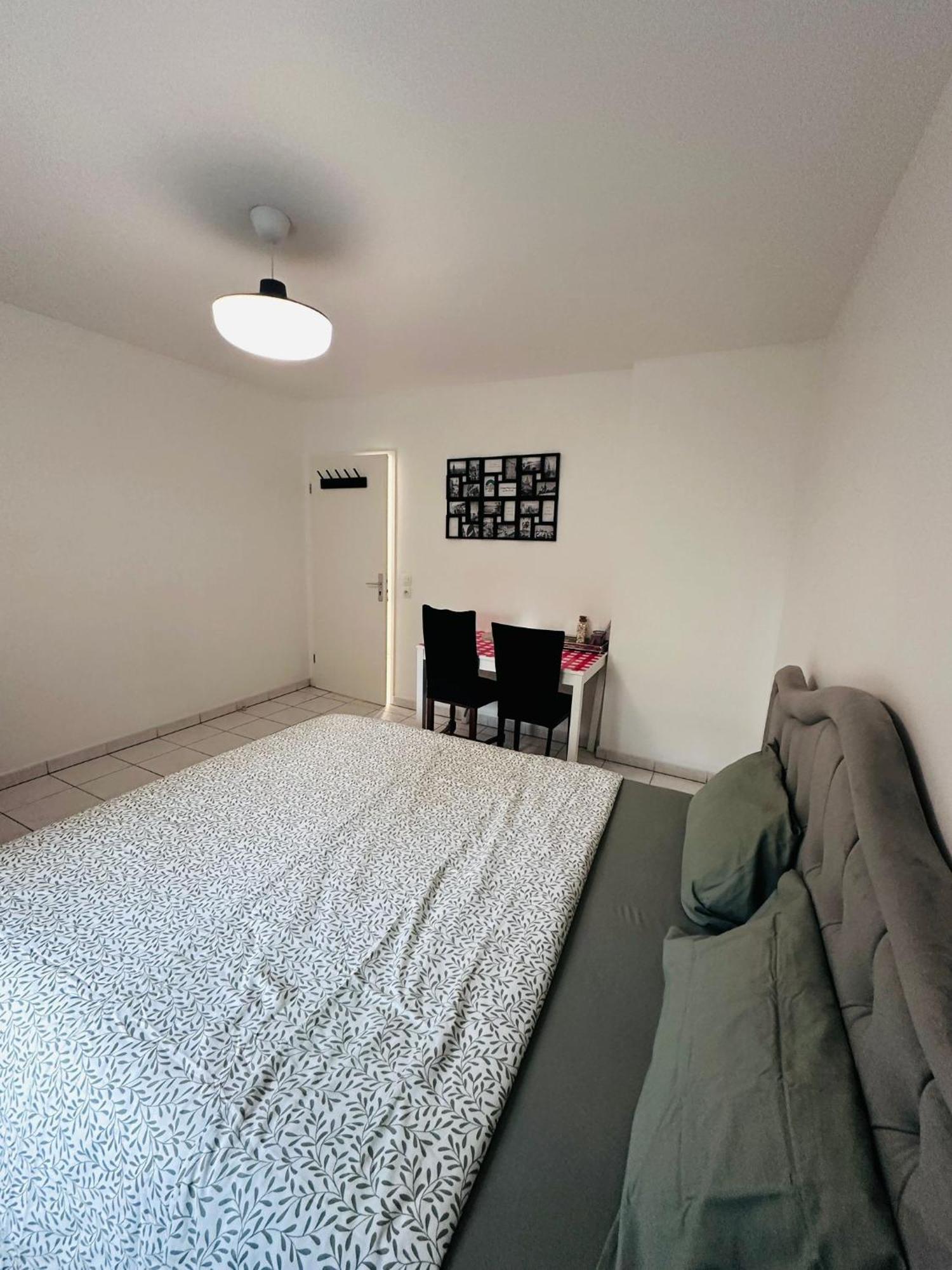 Sri-Indo Bobigny Paris Apartment Luaran gambar