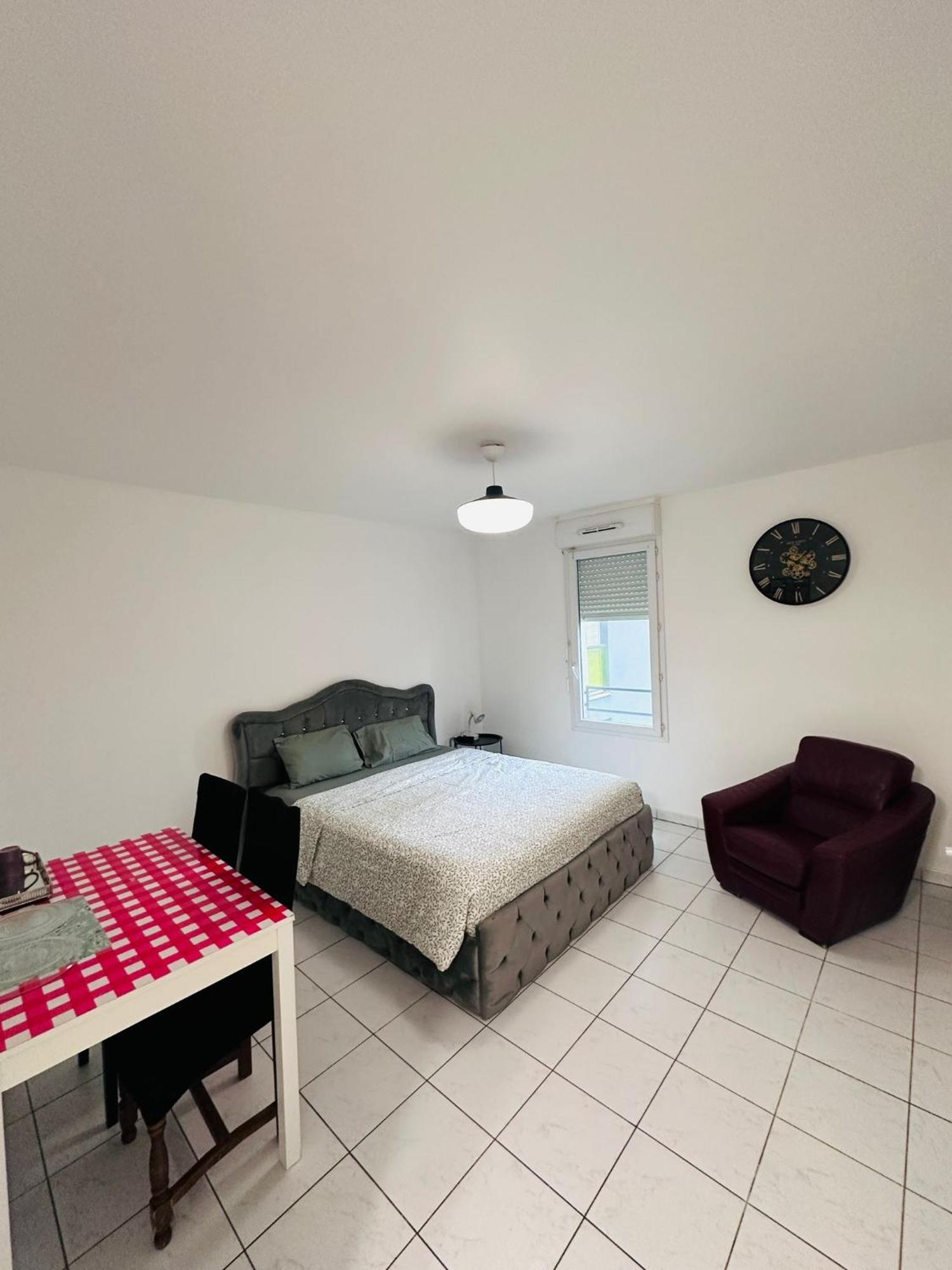 Sri-Indo Bobigny Paris Apartment Luaran gambar