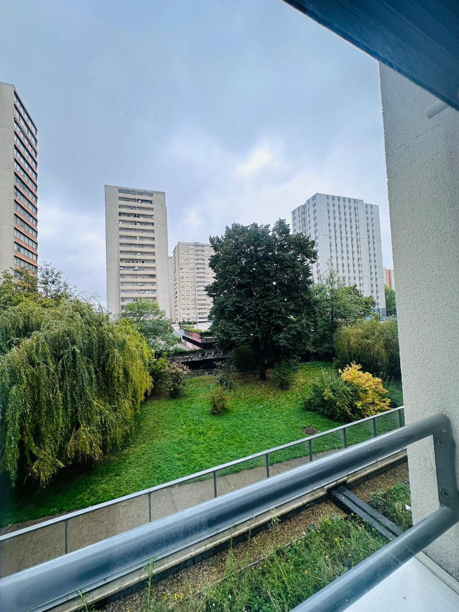 Sri-Indo Bobigny Paris Apartment Luaran gambar