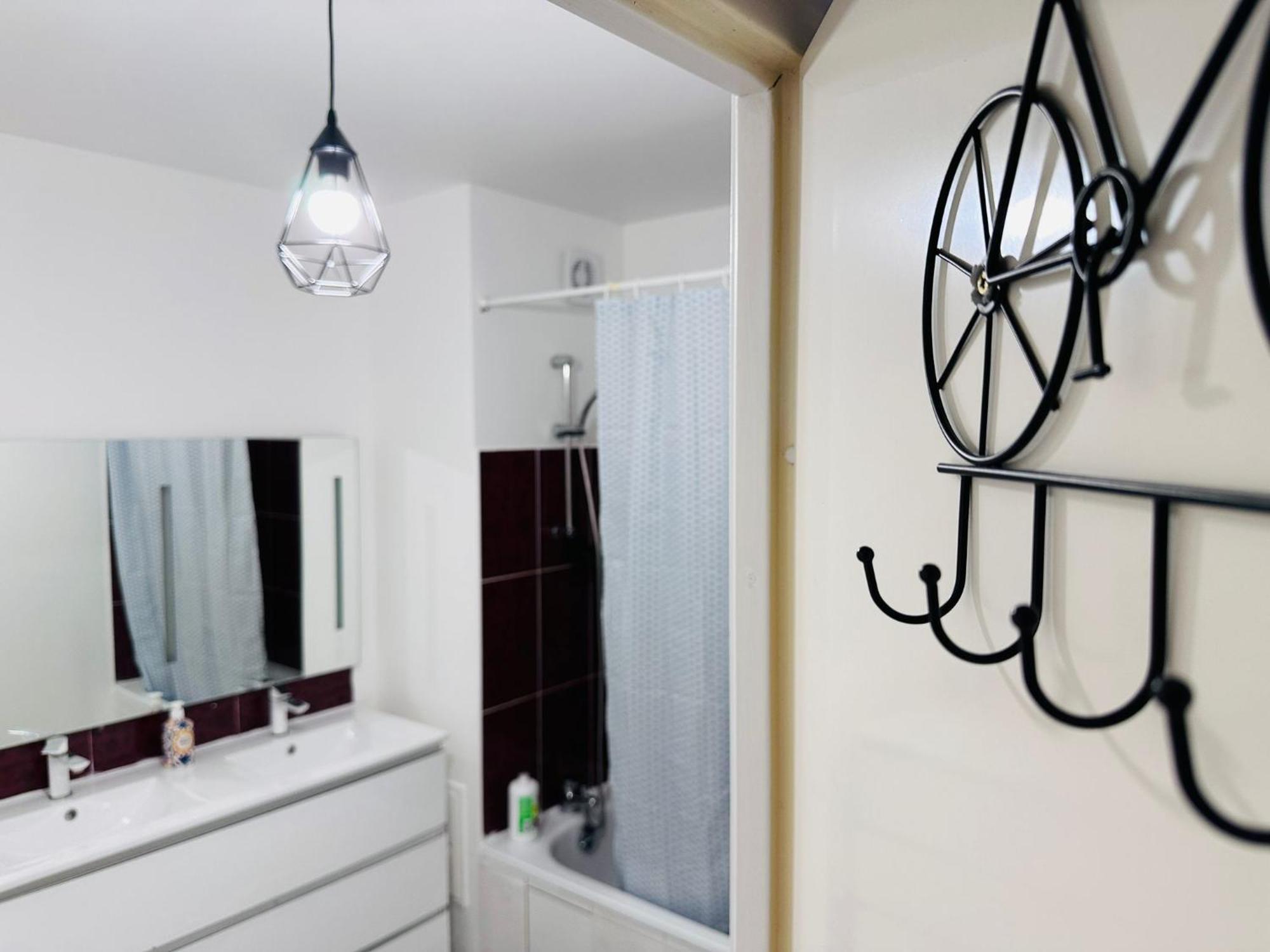 Sri-Indo Bobigny Paris Apartment Luaran gambar